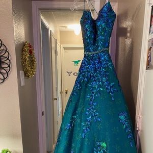 Beautiful Sz 4 PROM Dress